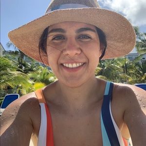 Meet your Posher, Carolina